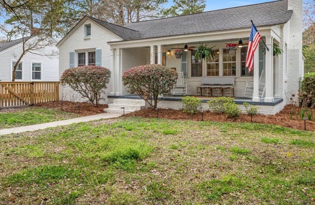 Designer Cottage in Historic Willowbank