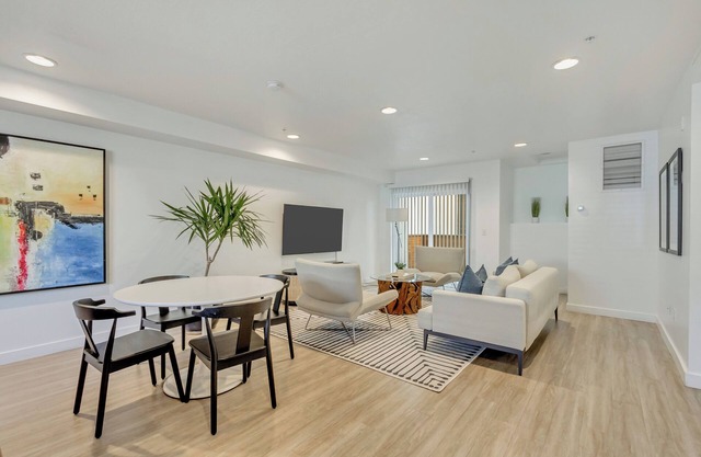 Designer Granary District Townhome - Downtown SLC - 2 King Master Suites/2.5BA