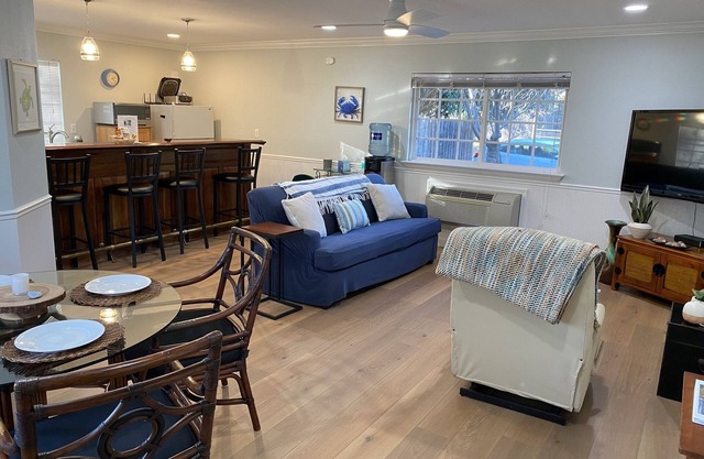 Designer Guesthouse mit Tennis Ct, Pool und Whirlpool
