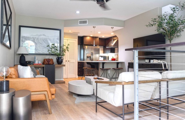 Designer home in La Jolla w/ private garage, 360 roof deck view, heat/air