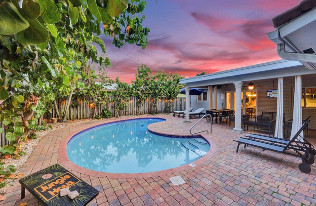 Designer Home - Private Pool & BBQ - 1.5mi to Beach