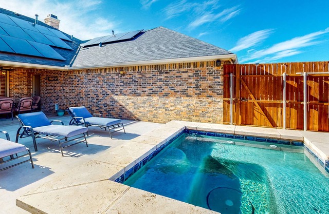 Designer Home - Private Pool, Pool Spa, Outdoor Kitchen, Office, Dog-Friendly