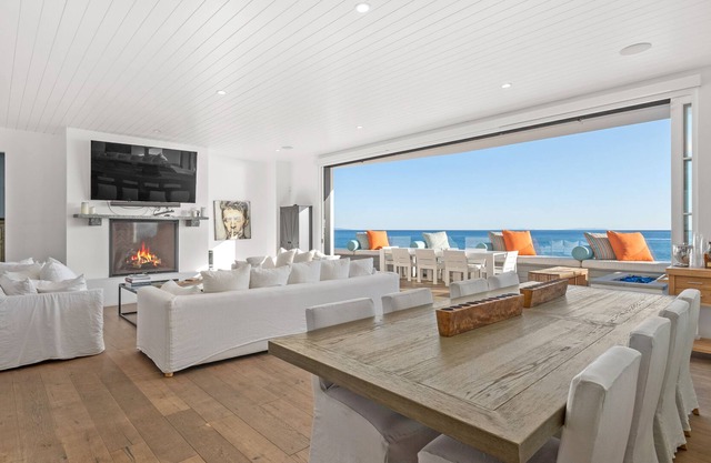 Spanish Contemporary on Dry Beach w/ Lg. Deck, Courtyard, Spa and Tennis Access