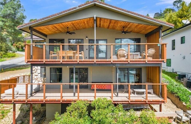 Designer Lakehouse-Waterfront, Private Dock, Steps to Marina and Pool
