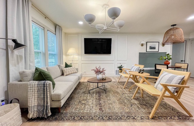 Designer Luxury 3 BR home - near Irving convention, by Dfw airport