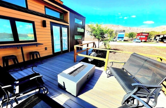 Designer Modern Tiny Home w/All of The Amenities!