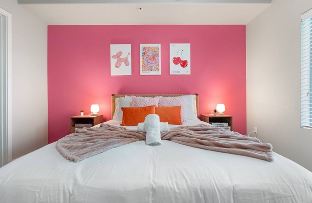 Designer Pink Oasis Sky Lounge, Pool & Near ASU