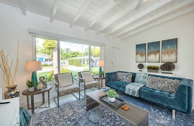 Designer Pool Home! BNR Vacation Rentals