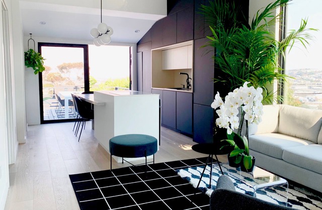 Designer Stunner! Sunny Patio + Firepit + Steam Room (30-day min)