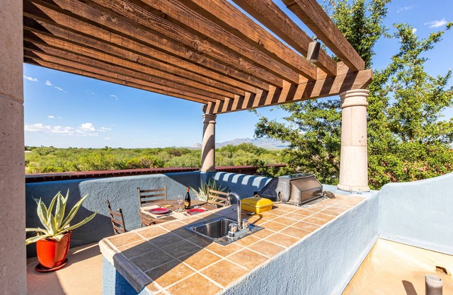 Designer Tubac AZ townhome - Panoramic Mountain Views