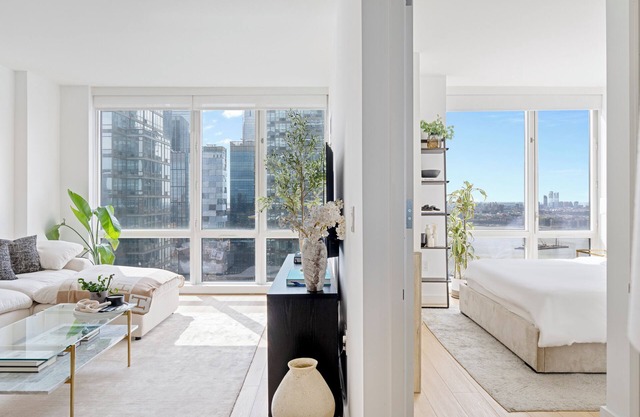 DESIGNER’S DREAM HOME!! Huge Luxury 1 Bedroom Suite - best location by Times Sq