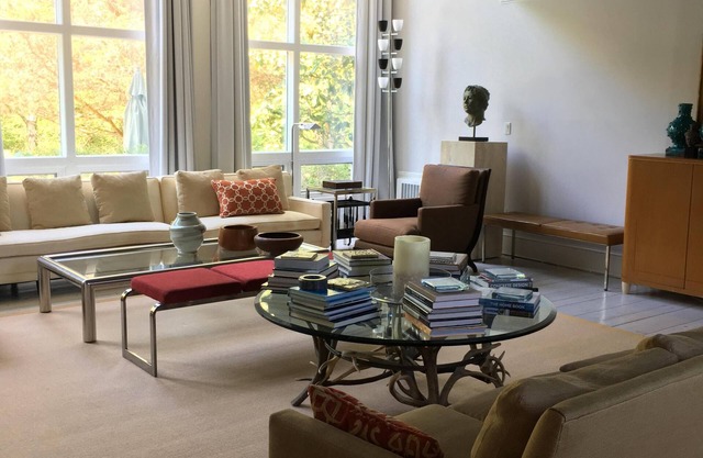Designer besitzen Mid Century Chic Hamptons