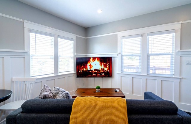 Desirable Studio Park Views W/D