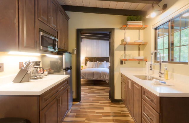 Destination Oak Creek 6 1 Bedroom Apts by RedAwning