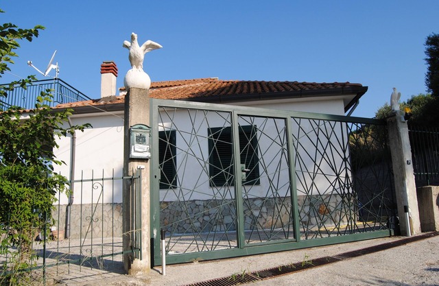 Freistehendes Ferienhaus mit Superblick auf Meer und Berge