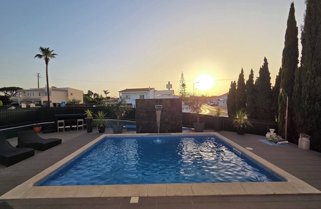 Detached 3-bedroom villa with private pool on Olhos de Água and Falésia beach
