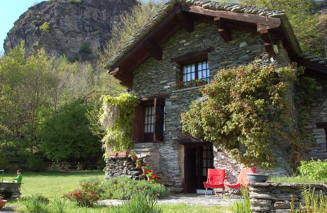 Freistehendes 3½-Zimmer-Rustico mit großzügigem und gepflegtem Gartengrundstück