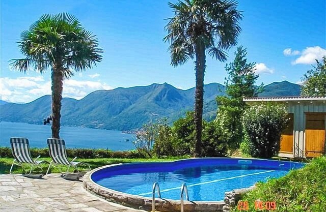 Freistehendes 4½-Zimmer-Haus mit Pool und atemberaubender Sicht auf den See