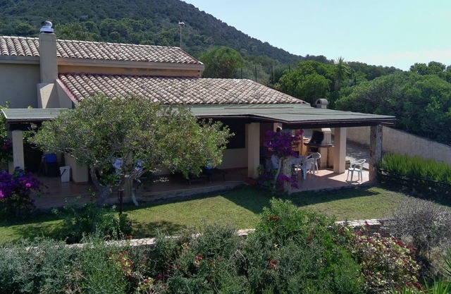 Detached and panoramic villa, located 700 MT from the sea