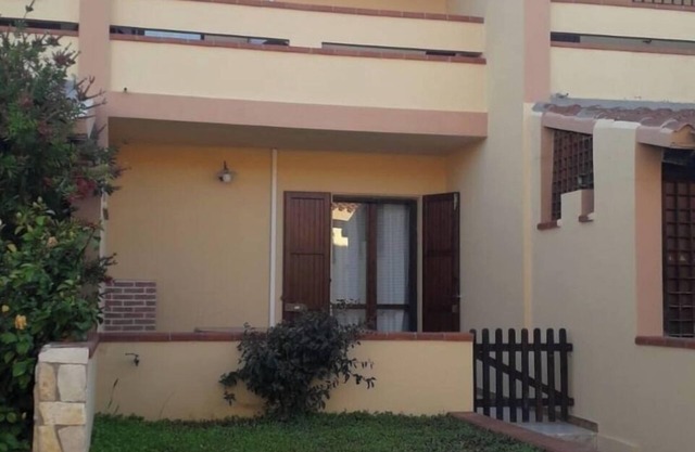 Detached apartment just minutes from the beach with private parking