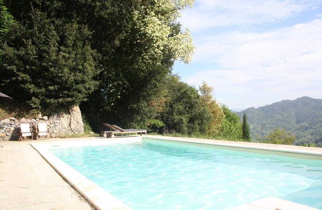 200 Jahre altes Einfamilienhaus mit privatem Pool