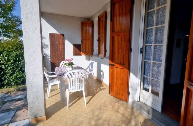Ferienhaus im Erdgeschoss mit Garten, nur wenige Schritte vom Meer entfernt