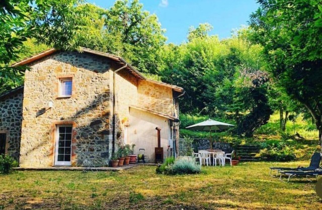 Detached house in the middle of the Tuscan chestnut forest