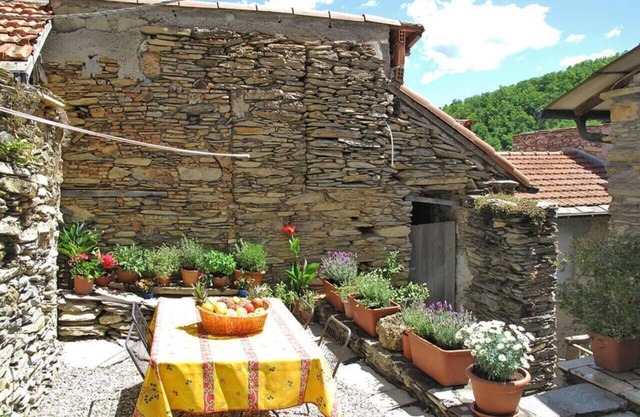 Einfamilienhaus mit Garten im ligurischen Hinterland 8047-LT-0015