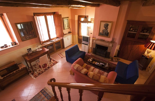 Einfamilienhaus mit Garten, Küche, Waschküche, Badezimmer mit Jacuzzi