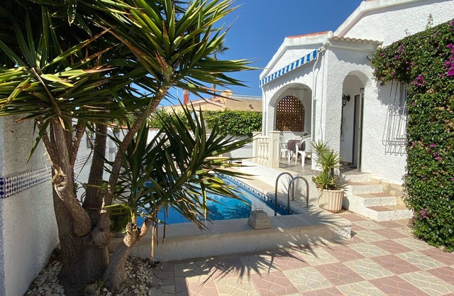Freistehendes Haus mit privatem Pool, Dachterrasse, Klimaanlagen, Pellet Ofen