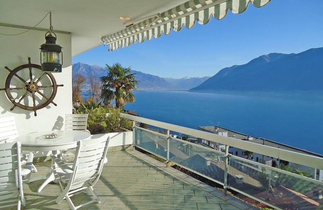 Einfamilienhaus mit Schwimmbad an erhöhter Hanglage mit herrlicher Panoramasicht