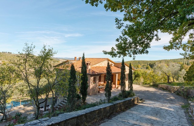 Freistehende Villa mit Pool und Pizzaofen für Gruppen bis zu vierzehn Personen.
