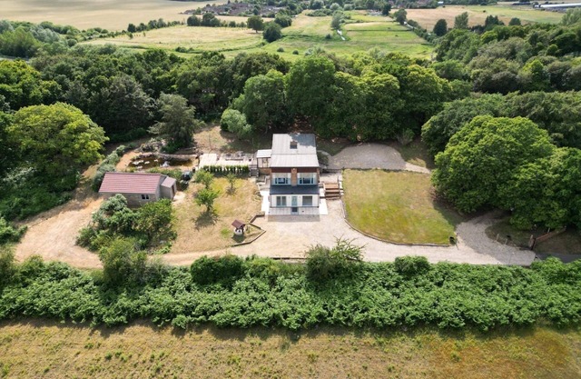 Ländliches, freistehendes Haus in eigenem Waldgrundstück