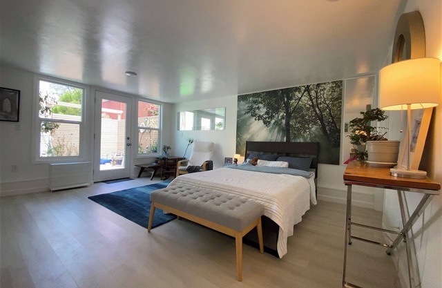 Detached Studio cottage w/ private Patio Garden &BBQ in Alameda -Oakland Airport