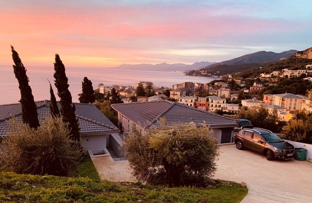 Unabhängige Villa - 2 Südterrassen - Außergewöhnlicher Meerblick - 5 Minuten vom Strand entfernt