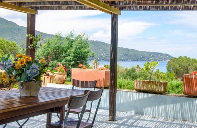 Freistehende Villa 50 Meter vom Meer entfernt