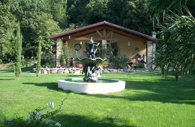 Freistehende Villa mit Pool auf 5ooo m2 Parkanlage ideal für Kinder und Hunde