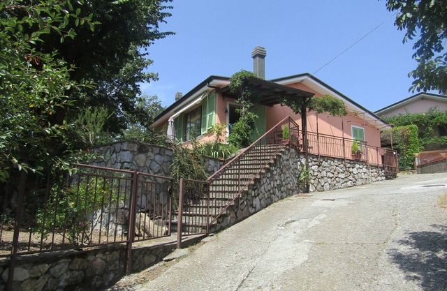 Unabhängige Villa nur außerhalb der Mauern von Fosdinovo