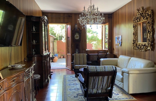 Detached villa with 6 beds