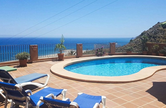 Freistehende Villa mit fantastischer Aussicht und privatem Pool.