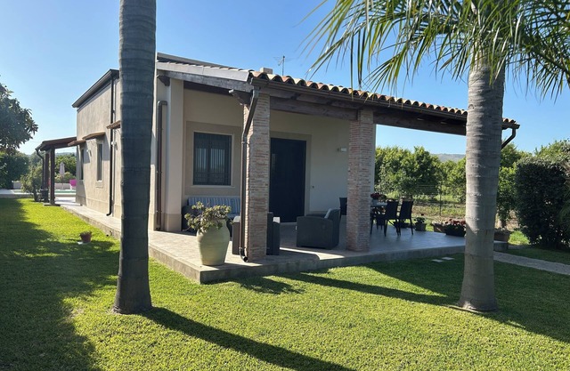 Frei stehende Villa mit Pool, nur wenige Schritte vom Meer von Avola und Lido di Noto.