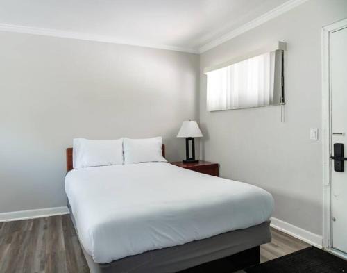 Detroit Studio, near Metropolitan Airport