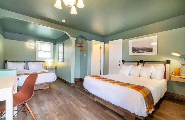 Dew Duck Inn