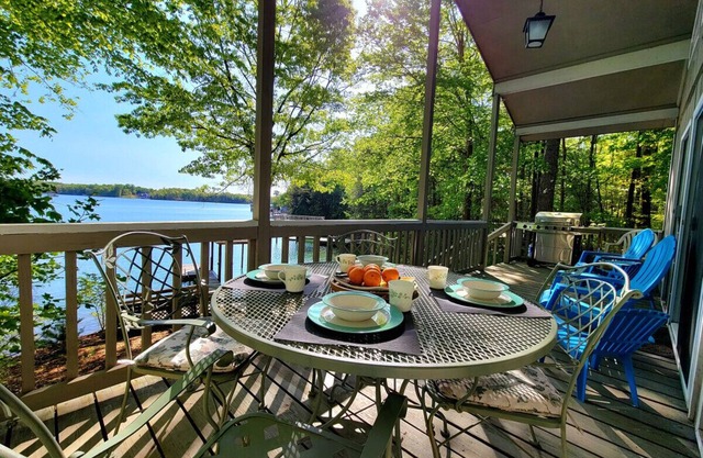 Dewitt -Cozy cabin in the woods- perfect for a small family and a dog near SML State Park