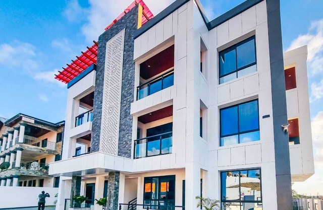 Diamond lux 2-bedroom Unit @ The O's Apartments