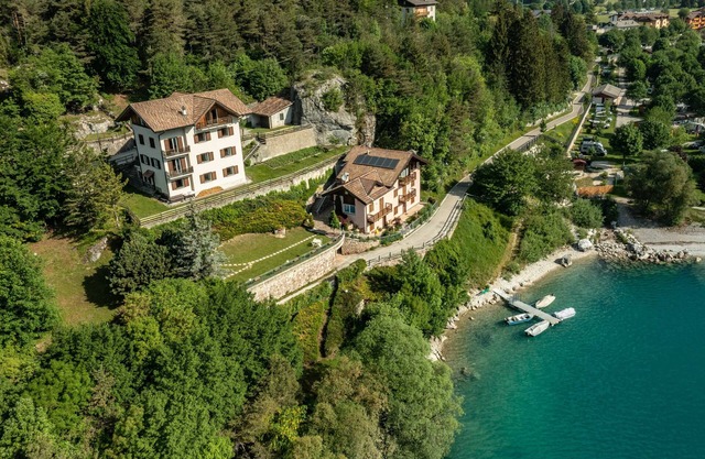 Diamond- Relaxation on Lake Molveno Paganella. Spacious, quiet... TOP!