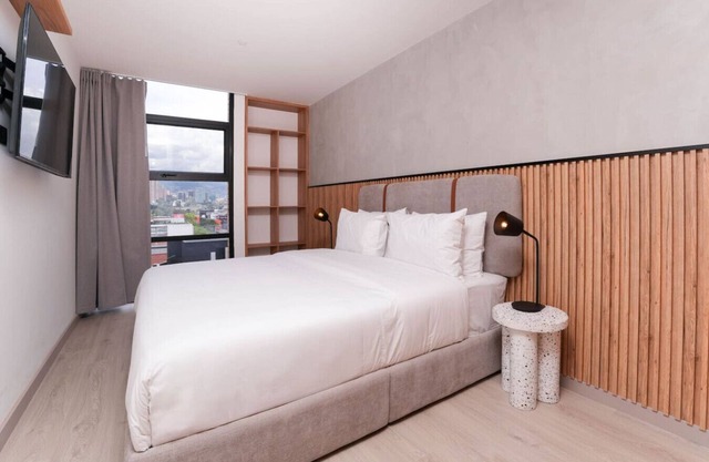 Digital Nomad 2BR Apt - Jacuzzi +Cowork in Poblado