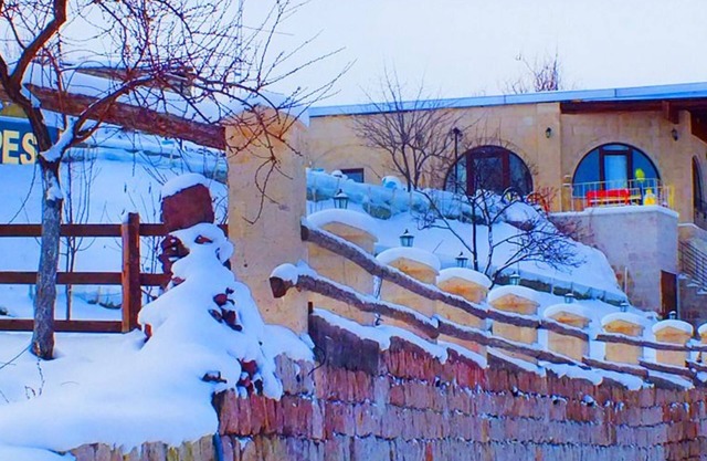 Dilek Tepesi Cave Hotel