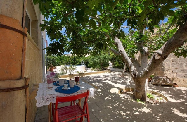 Charmantes Luxushaus mit privatem Garten in der Nähe des Meeres (5 km von Castro).