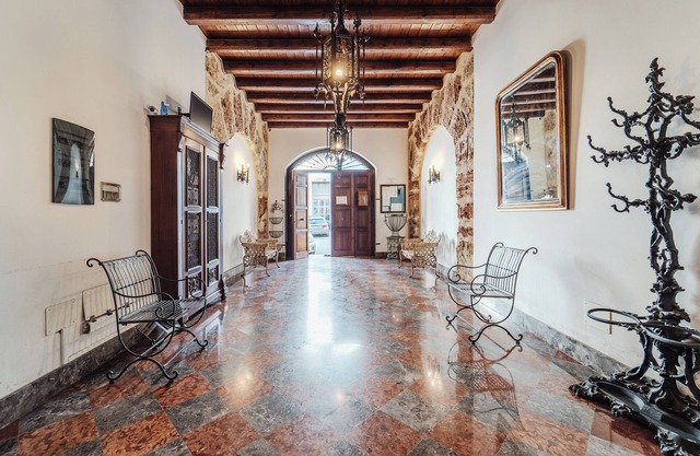 Dimora Degli Scalzi Dive Into Palermo's History! Apartment in the City Center
